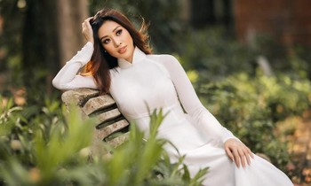 Vì sao Hoa hậu Khánh Vân từ bỏ váy áo cắt xẻ táo bạo để thay bằng áo dài tinh khôi?