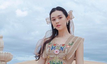 'Bà mẹ một con' Tường San khoe nhan sắc 'trông mòn con mắt' quyến rũ hơn cả thời con gái