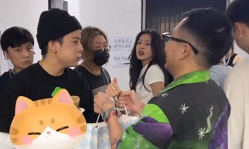 Được stylist của Chi Pu tặng quà, Amber nói gì mà hội đẩy thuyền sướng rơn?