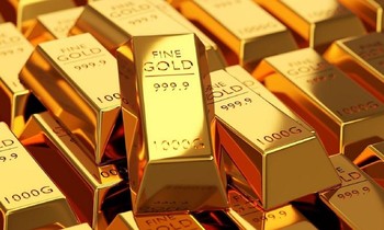 Vàng tiếp chuỗi ngày giảm giá. ảnh minh hoạ