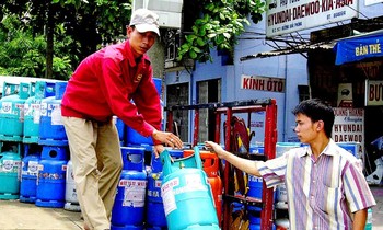 Gas giảm 2.500 đồng/bình 12 kg từ hôm nay 