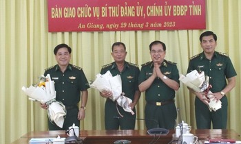 Bản tin 8H: Bàn giao chức trách Chính ủy Bộ đội Biên phòng tỉnh