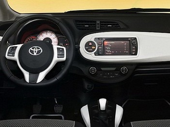 So sánh Toyota Yaris 2010 và 2013  VnExpress