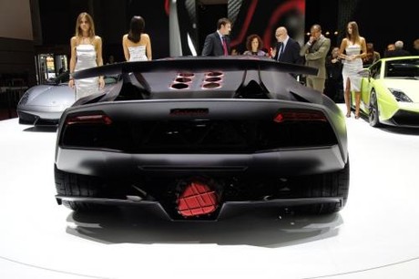 Lamborghini Sesto Elemento có giá hơn 1,9 triệu bảng Anh