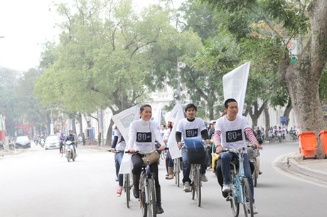 Vietinfo  Cô gái Việt đạp xe vòng quanh thế giới vì môi trường