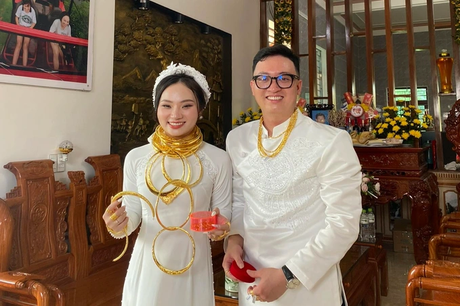 Cô dâu Thanh Hóa nhận hàng chục cây vàng, 5 tỷ đồng quà hồi môn gây 'sốt'