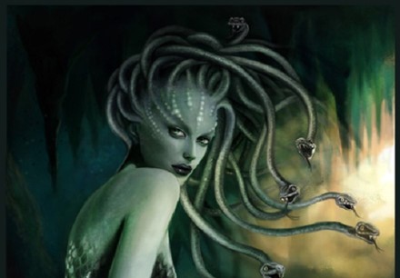 Vì sao Versace chọn nữ thần tóc rắn Medusa làm biểu tượng  VnExpress Giải  trí