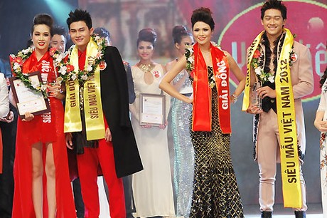 Top 3 siêu mẫu Việt Nam 2012 Gương mặt sáng giá trên thế giới