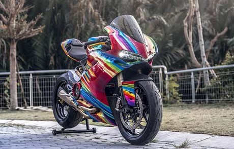 Ducati Panigale độ: Với sức mạnh và thẩm mỹ hấp dẫn, chiếc xe Ducati Panigale độ thay đổi hoàn toàn sức hút của một chiếc mô tô thể thao. Bạn sẽ không muốn bỏ lỡ cơ hội chiêm ngưỡng chiếc xe này được tăng cường và thể hiện cá tính của chủ sở hữu.