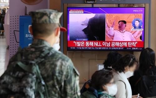 Triều Tiên bắn 'mưa' đại bác và tên lửa, Tổng thống Hàn Quốc chỉ đạo quân  đội hành động nhanh