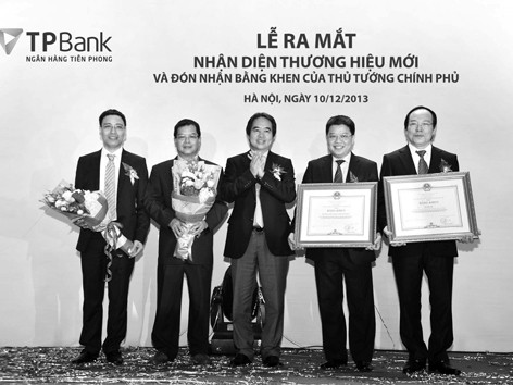 Tái cơ cấu Đỏ da thắm thịt?