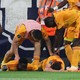 Bị CĐV đẩy nhẹ, cầu thủ Pháp chấn động não