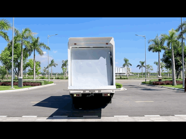 Xe chuyên dụng tiêm chủng vắc xin Covid-19