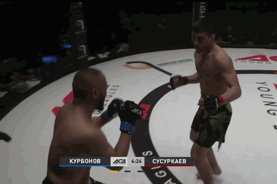 Baysangur Susurkaev tung cú lên gối hạ knock-out đối thủ.