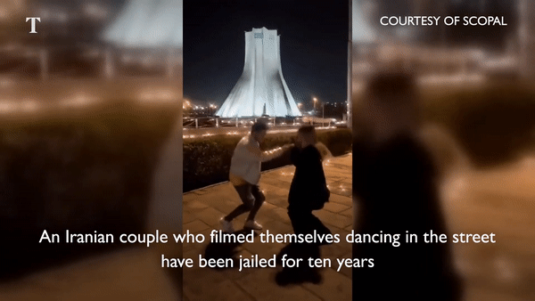 Cặp đôi Iran đăng video khiêu vũ khi không đội khăn trùm đầu