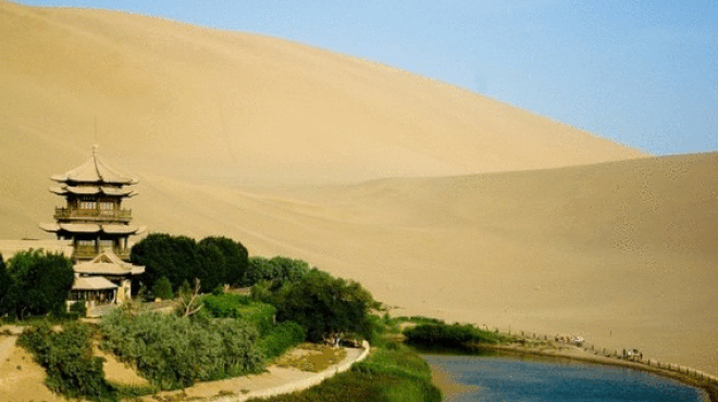 1001 thắc mắc: Vì sao có ốc đảo giữa sa mạc mênh mông cát?