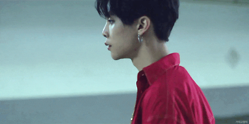 NCT 127 xuất hiện trên &apos;Jennifer Hudson Show&apos;, nhưng Johnny gây &apos;sốc&apos; hơn với slot ảnh thân mật này