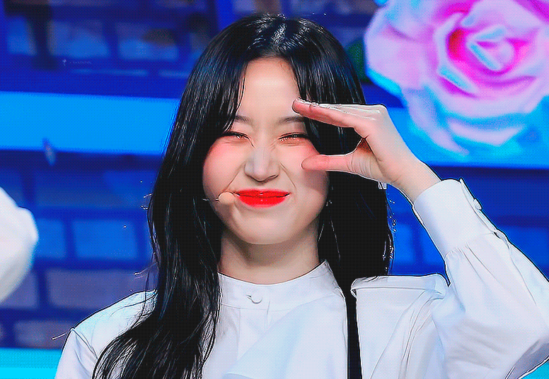 &apos;Thánh bị soi nhiều nhất K-pop&apos;: Hết bị phán xét về chiều cao, lại bị &apos;ném đá&apos; cả... nụ cười