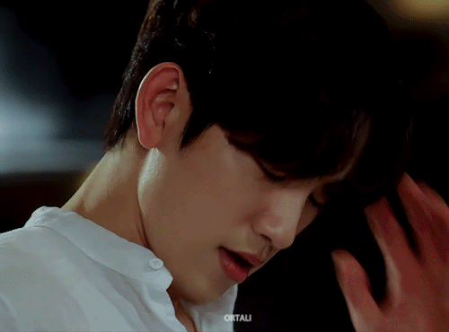 Jinyoung (GOT7) xác nhận trở thành &apos;người thứ ba&apos; xen vào giữa Kim Go Eun và Ahn Bo Hyun 