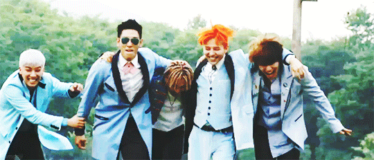 &apos;Cú nổ lớn&apos; ngay đầu năm của K-pop, cư dân mạng chuyển từ vui sang &apos;hụt hẫng&apos; và &apos;tan vỡ&apos;