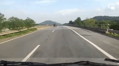 Tài xế bức xúc với chất lượng mặt đường cao tốc Nội Bài - Lào Cai