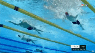 Olympic Tokyo: Kình ngư người Nga phá thế thống trị của Mỹ ở nội dung bơi ngửa