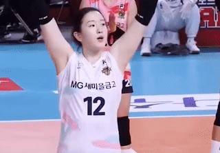 Hotgirl bóng chuyền Hàn Quốc gây sốt với điệu nhảy trên nền nhạc Việt Nam 