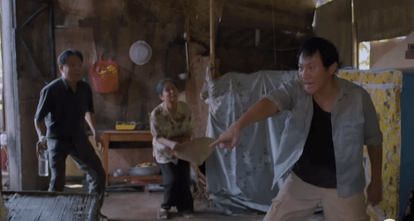 &apos;Cuộc đời vẫn đẹp sao&apos; tập 41: Lưu (NSƯT Hoàng Hải) xử lý Bát (Tuấn Anh)