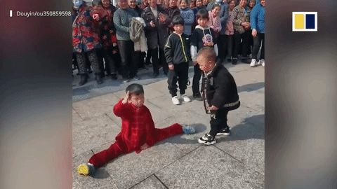 Cậu nhóc 4 tuổi được ví như &apos;thần đồng kungfu&apos; nhận triệu like trên mạng xã hội