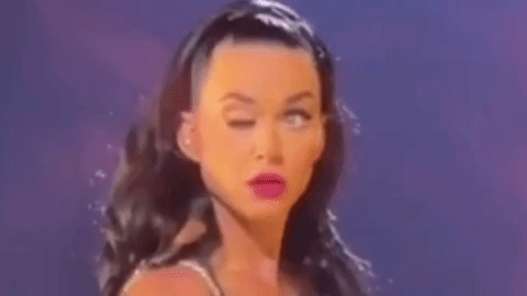 Tranh luận về đôi mắt búp bê hỏng của Katy Perry 