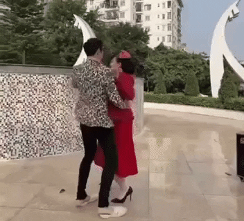Clip hậu trường &apos;tấu hài tình cảm&apos; của Vân Dung và Mạnh Hưng ở &apos;Hướng dương ngược nắng&apos;