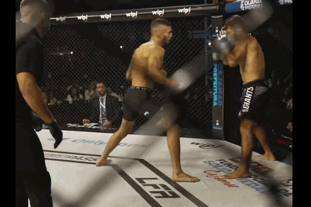 Icaro Brito đấm gục Junior Duarte.