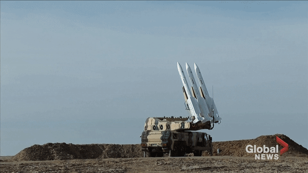 Iran khoe sức mạnh loạt hệ thống tên lửa tự sản xuất