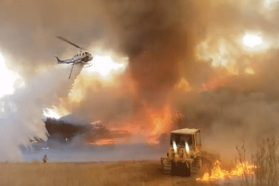 'Lốc xoáy lửa' kinh hoàng tàn phá California 