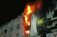 Cháy lớn thiêu rụi ngôi nhà ở chợ quần áo lớn nhất Hà Nội