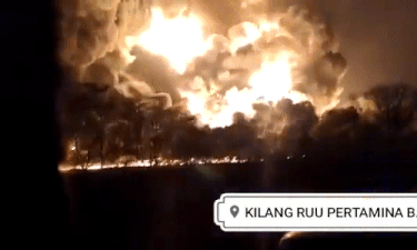 Cháy dữ dội tại nhà máy lọc dầu Indonesia, gần 1.000 người phải sơ tán