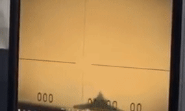 Nhìn gần cảnh F-35C tóe lửa khi va chạm với sàn tàu sân bay Mỹ