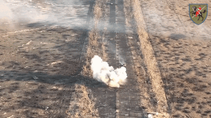 Thực hư video lực lượng Ukraine bắn phá xe quân sự Nga