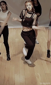 Rosé (BLACKPINK) tiết lộ vòng eo không nhỏ như lời đồn nhưng netizen cho rằng cô nói dối ảnh 6
