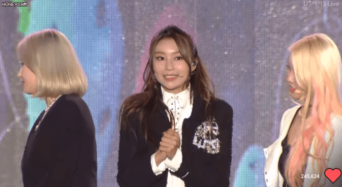 Khổ như làm idol K-Pop: Một phản ứng bình thường của cơ thể cũng có thể tạo ra tranh cãi ảnh 2