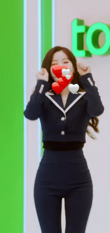 Mải khen làn da của Dahyun (TWICE) mà netizen quên mất vòng eo đẹp khó tin của cô ảnh 3