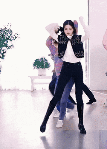 Top 4 nữ idol sở hữu tỷ lệ cơ thể chuẩn nhất: Có một cái tên đang gây tranh cãi ảnh 7