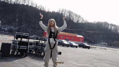 Xem hậu trường MV “On The Ground” mới thấy Rosé vất vả như đóng phim hành động ảnh 1