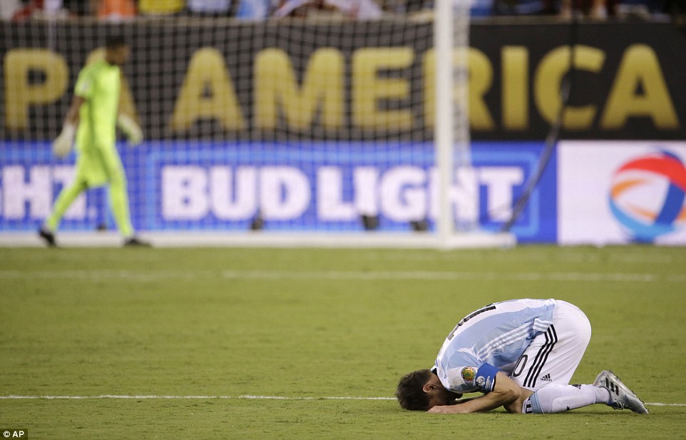 Mẹ Messi từng tiết lộ Con tôi khóc rất nhiều lần từ khi chơi cho Argentina