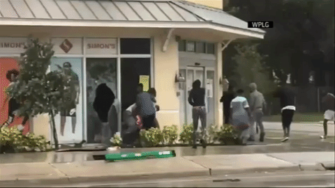 Hàng chục người Florida bị bắt vì lợi dụng bão Irma cướp bóc