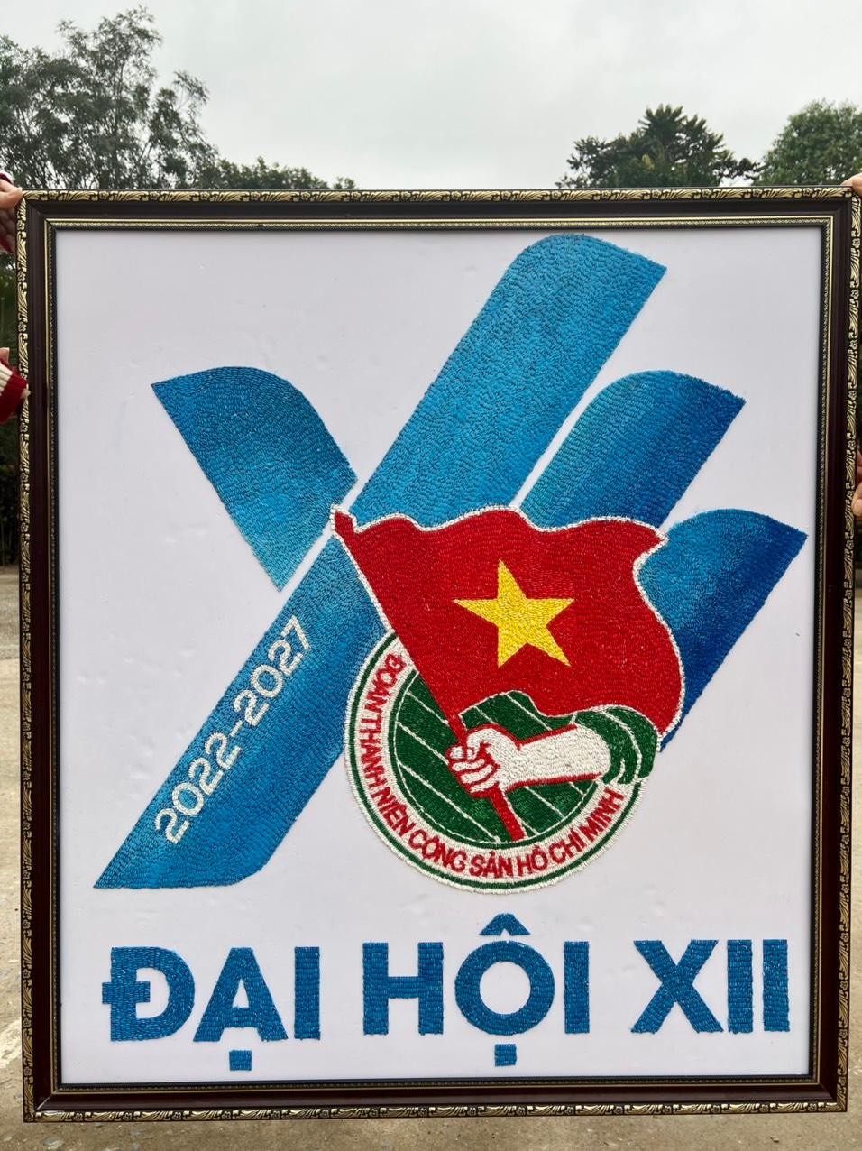 Độc đáo bức tranh logo Đại hội Đoàn toàn quốc XII làm từ gạo