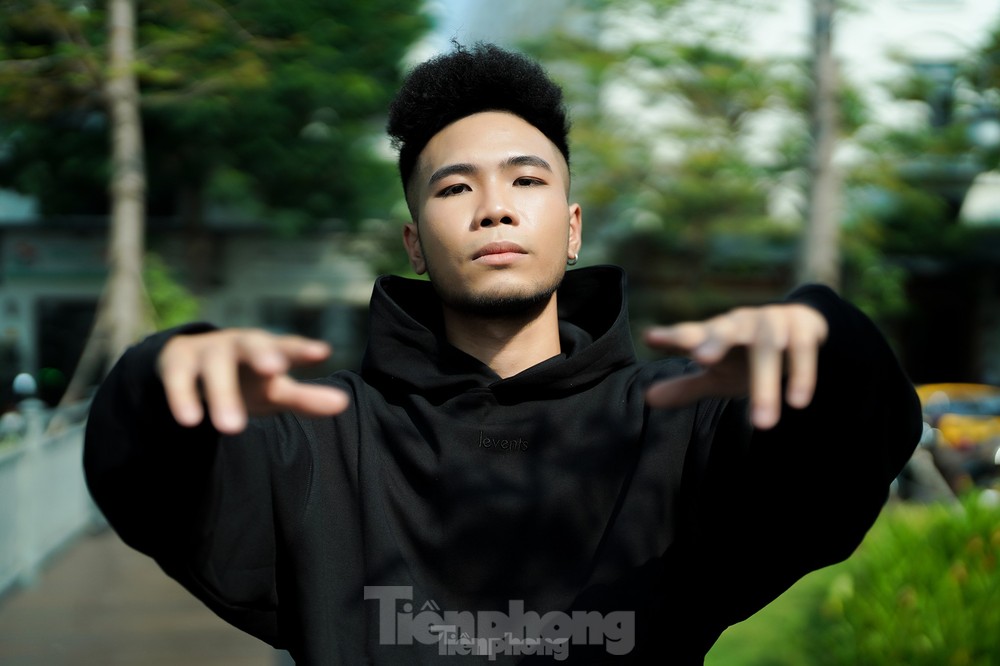 Rapper Phúc Du: 'Mẹ Tôi Bán Đồ Ăn Cho Học Sinh 20 Năm Qua'