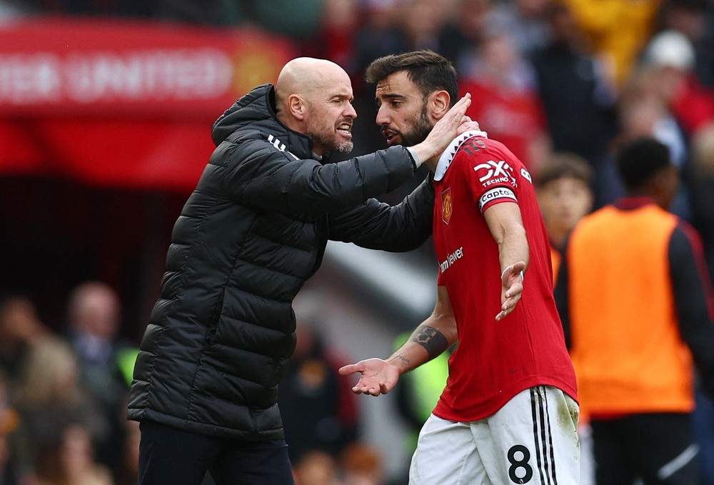 Ten Hag: "Cậu ấy luôn là chính mình nên cậu ấy xứng đáng" 2 HLV Ten hag đặt chọn niềm tin nơi tiền vệ người Bồ Đào Nha