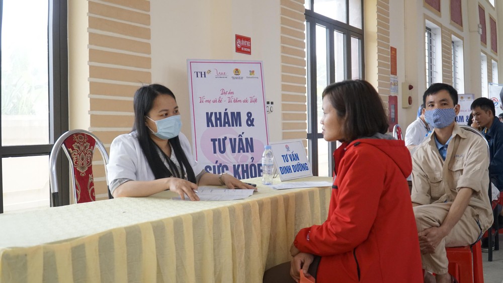 Thạc sĩ - chuyên gia dinh dưỡng Lê Thị Thu Hà tư vấn dinh dưỡng cho người lao động tại Hà Nam