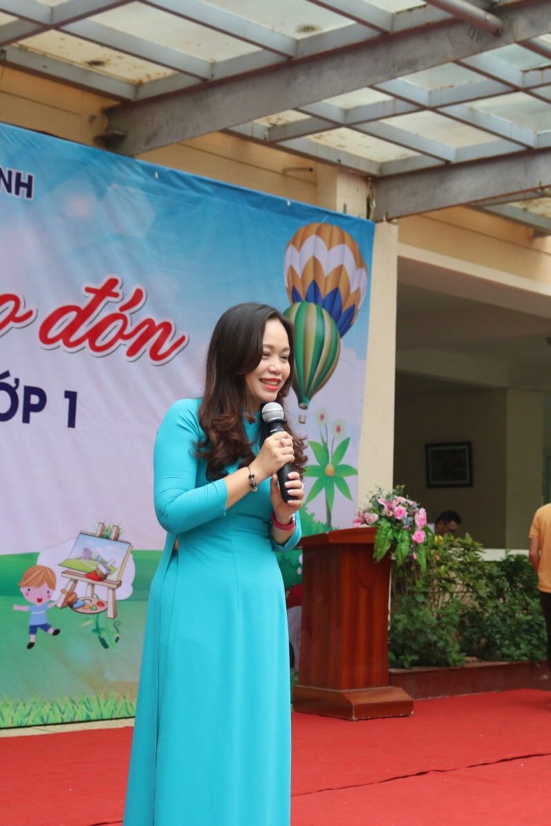 Hà Nội: Tiểu học Cát Linh đón các bạn học sinh lớp 1, tween làm "biển tim" cảm ơn bố mẹ ảnh 5